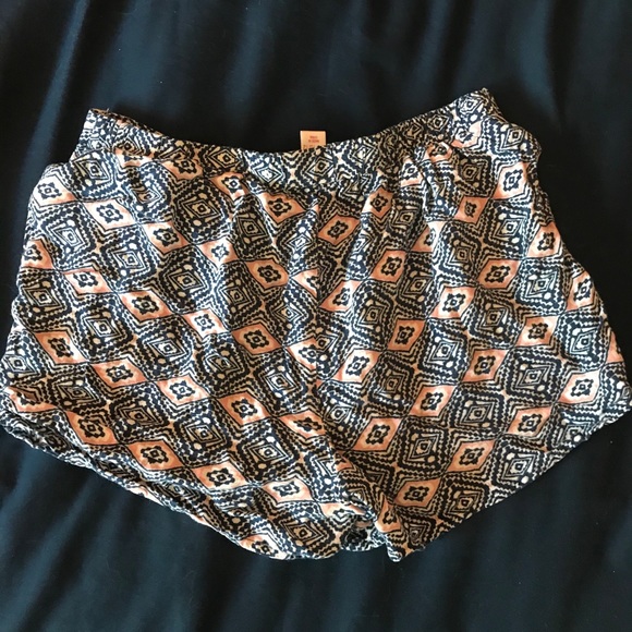 float beach booty shorts - Picture 2 of 4